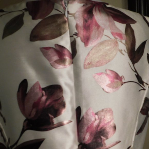 Cream Floral Asymmetrical Hem Dress - Size 8 - BRAND NEW - Picture 3 of 4